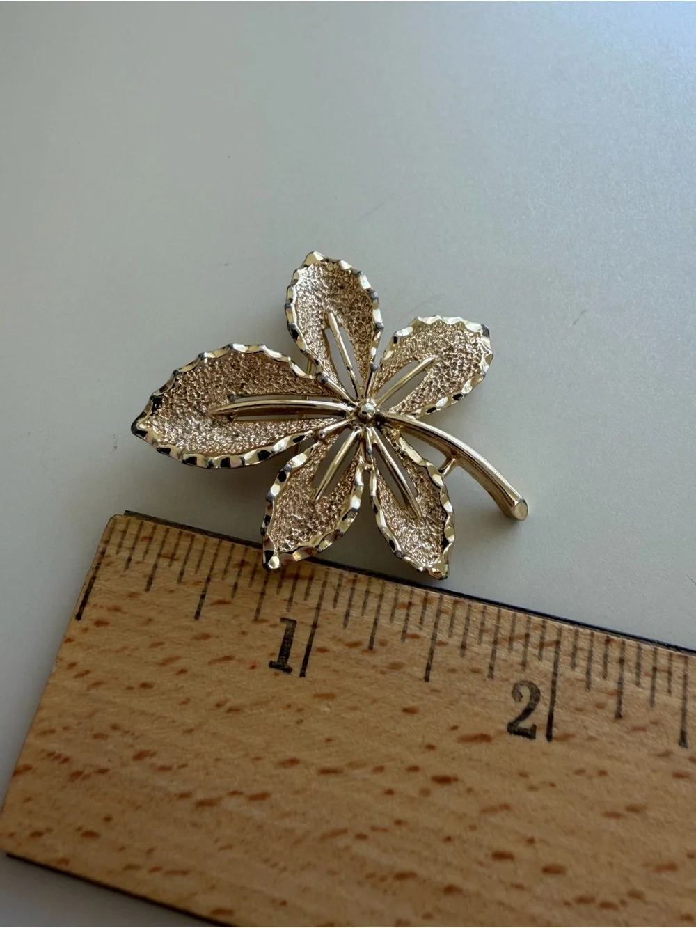 Vintage Sarah Coventry Gold Tone Ivy Leaf Brooch Elegant Women’s Accessory